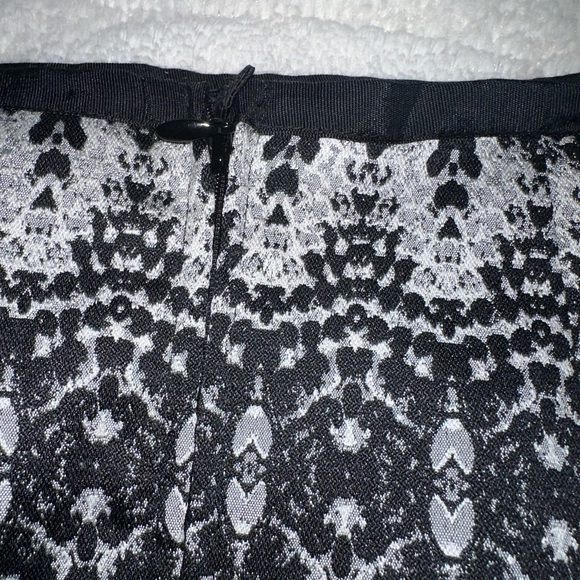 BRAND NEW.  NWT.  SKIRT. Size 6. H&M. $30. MUST BE BUNDLED - Picture 6 of 7